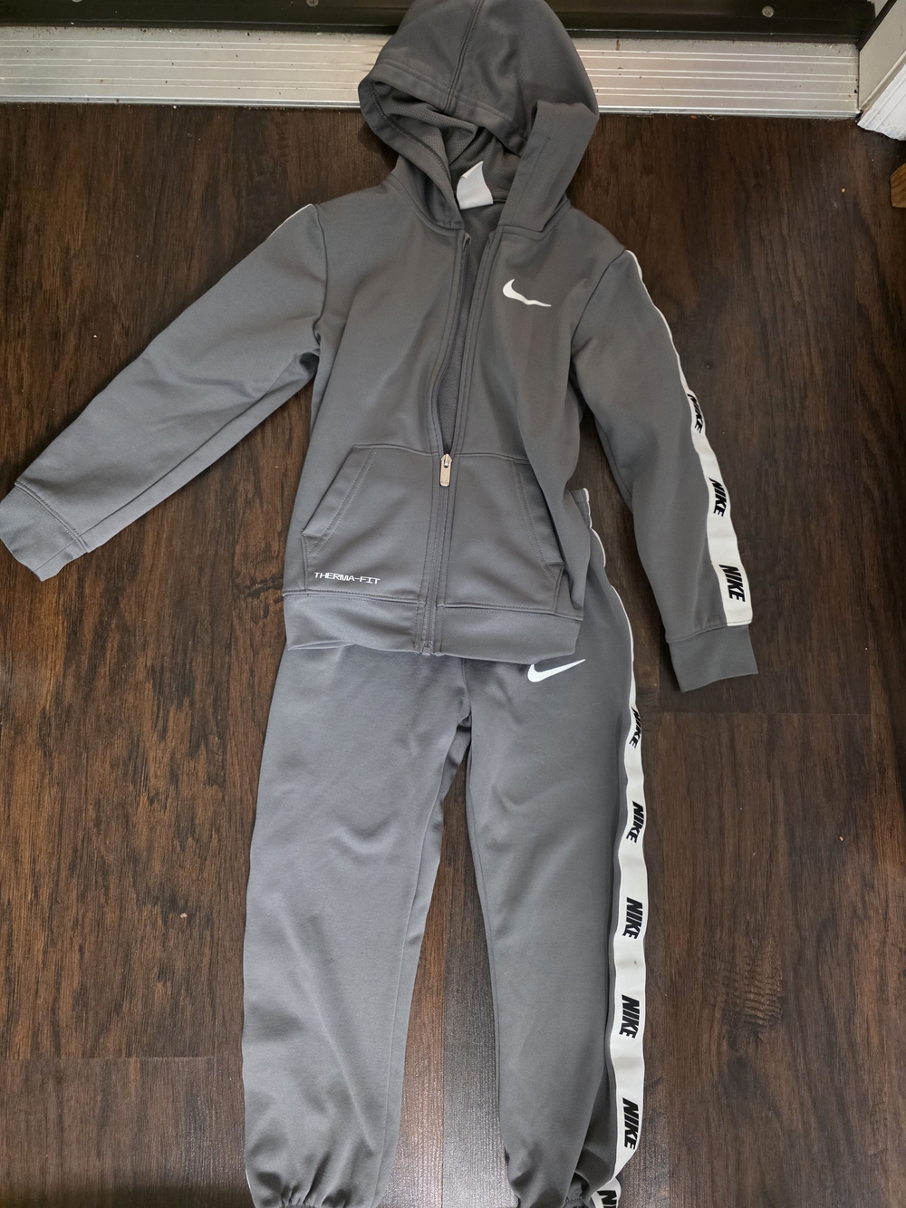 Nike Kids Gray Swoosh Tape-Trim Jogger Pants